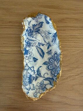 Oyster shell Blue & White Floral Gold-Edged Decorative Dish Ring Trinket Tray